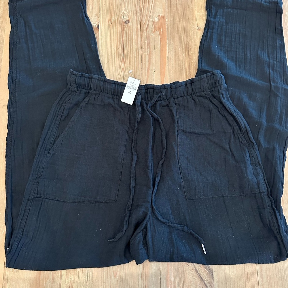 GAP Women’s Black Relaxed Linen Pants